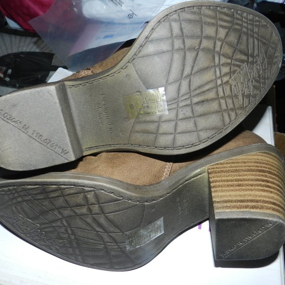 Blowfish Liva Bootie  Brown Ruched Vegan Leather Ankle Booties Shoes NWT - Picture 8 of 16